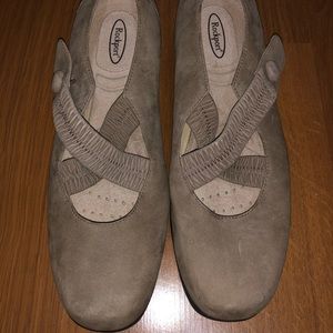 NWOT Rockport Slide on Shoes . Size 6.5 W